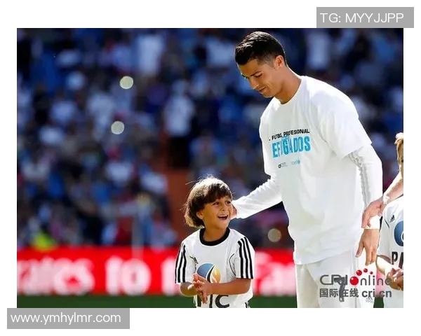 足球明星与孩子们的温馨瞬间高清图片分享 足球明星与孩子们的温馨瞬间高清图片分享