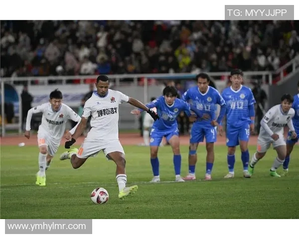 足球明星举杯庆祝瞬间展现团结与荣耀的激情时刻 足球明星举杯庆祝瞬间展现团结与荣耀的激情时刻