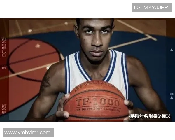 退役秃头足球明星的传奇人生与赛场背后的故事 退役秃头足球明星的传奇人生与赛场背后的故事