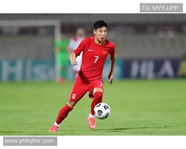 不被犯规的足球明星如何在赛场上保持优雅与实力的完美平衡